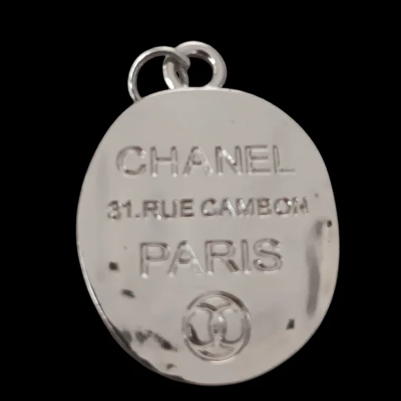 Silver Oval Pendant Pull Tab/ Charm - Picture 1 of 2